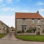 6 Bed In Pickering Oc-96415 Holiday home Newton-on-Rawcliffe