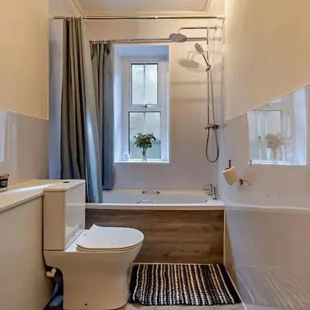 6 Bed In Pickering Oc-96415 * Newton-on-Rawcliffe