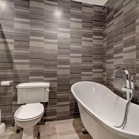 6 Bed In Pickering Oc-96415 * Newton-on-Rawcliffe