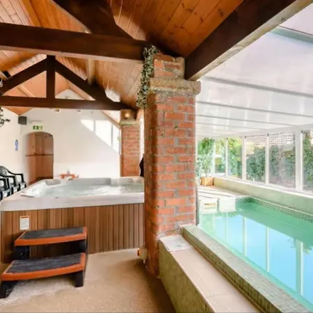 6 Bed In Pickering Oc-96415 *