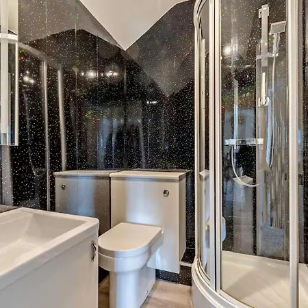 6 Bed In Pickering Oc-96415 *